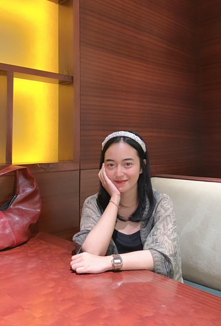 sbeuIgi's tweet photo. udh 2 minggu rutin pake Grace N Glow Body Serum, dan jujur awalnya gak expect apa-apa, tapi hasilnya bikin speechless! Kulitku jadi lebih cerah dan glowing natural, kaya ada efek “no filter” di kehidupan nyata. serumnya super ringan, ga lengket sama sekali! 🧴💫 #ReviewSkincare https://t.co/EBZsPc8Q3C