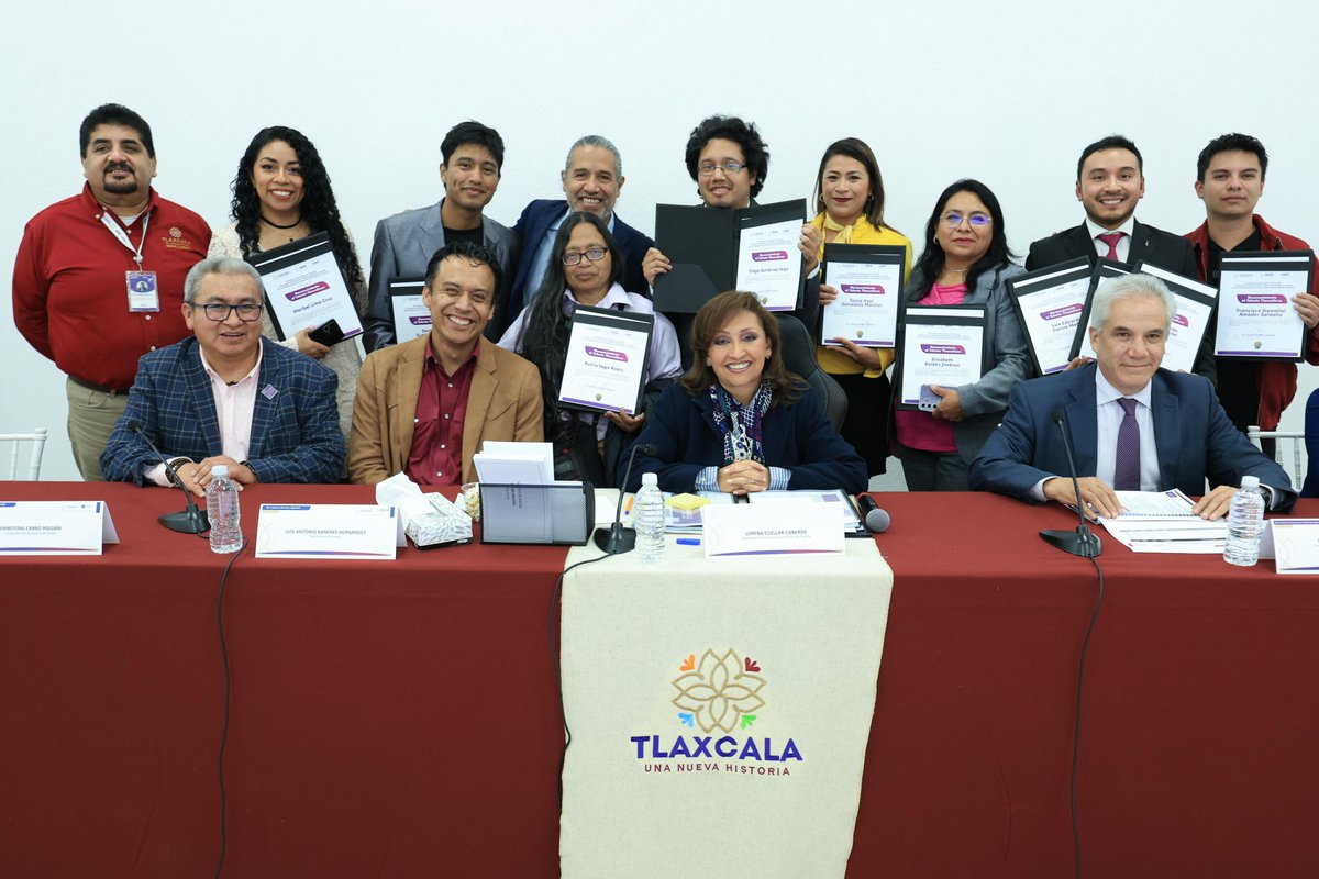 Coracyt Noticias (@coracytnoticias) on Twitter photo Los tlaxcaltecas recibieron el reconocimiento de Marx Arriaga, director de Materiales Educativos de la SEP, y del titular de la <a href="/septlaxcala/">SEP Tlaxcala</a>, Homero Meneses.
#CoracytNoticias Los tlaxcaltecas recibieron el reconocimiento de Marx Arriaga, director de Materiales Educativos de la SEP, y del titular de la <a href="/septlaxcala/">SEP Tlaxcala</a>, Homero Meneses.
#CoracytNoticias