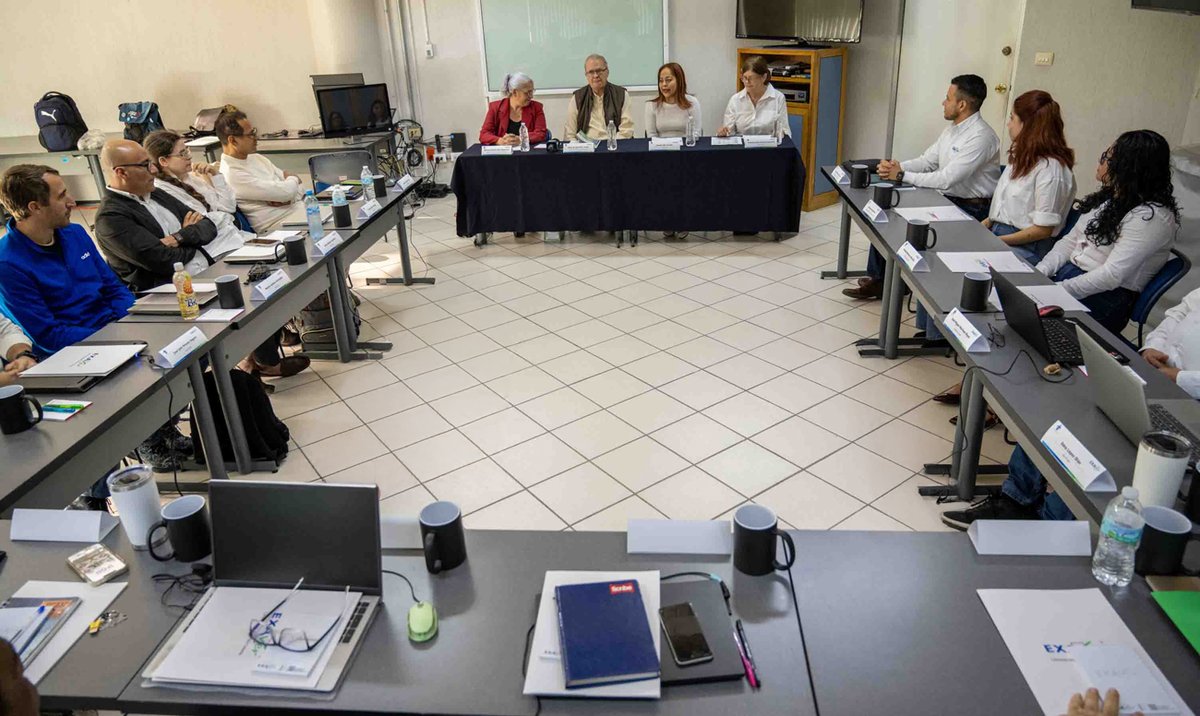 UVeracruzanaMx's tweet photo. #LoLeíEnUniverso
El @EXAVER dedicado a la certificación de lengua inglesa, es un orgullo institucional con una sólida vocación social, destacó Mario Oliva, titular de la @UV_DGRI. Durante más de 20 años, ha garantizado altos estándares de calidad.
Nota: https://t.co/QLexlWHyID https://t.co/jdhUBv4xKA