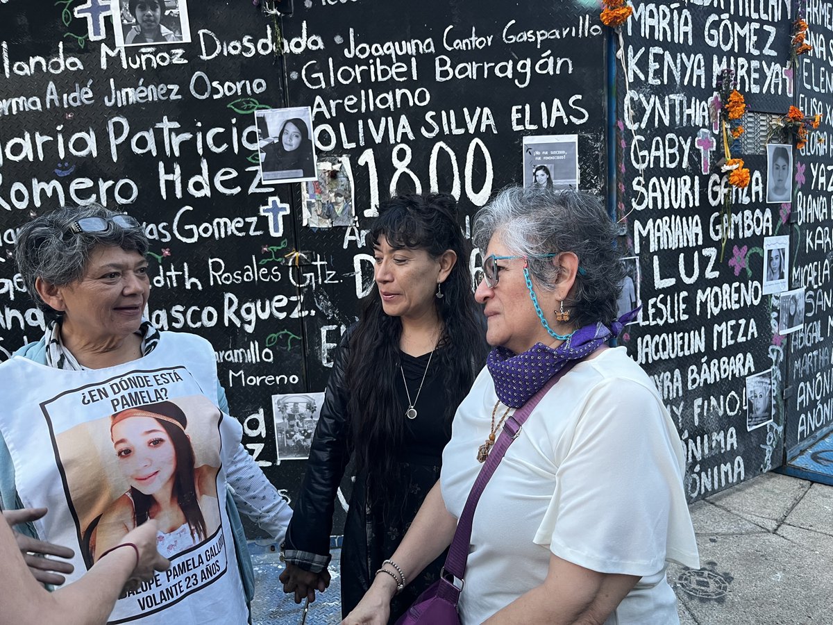 Aardse's tweet photo. #noestamostodas about #femicide #mexico🇲🇽 in #thenews @hdhaarlem @casa_snowapplemx #LightArtSeries  by @jeroenkriek &amp; @instaaardse with professional photos by @stichtingkapsalon #marisaberetta at @glorietadelasmujeres #analogue #nederlandseambassade @gemeentehaarlem @NLmexico1 https://t.co/ql1H0OQkzU