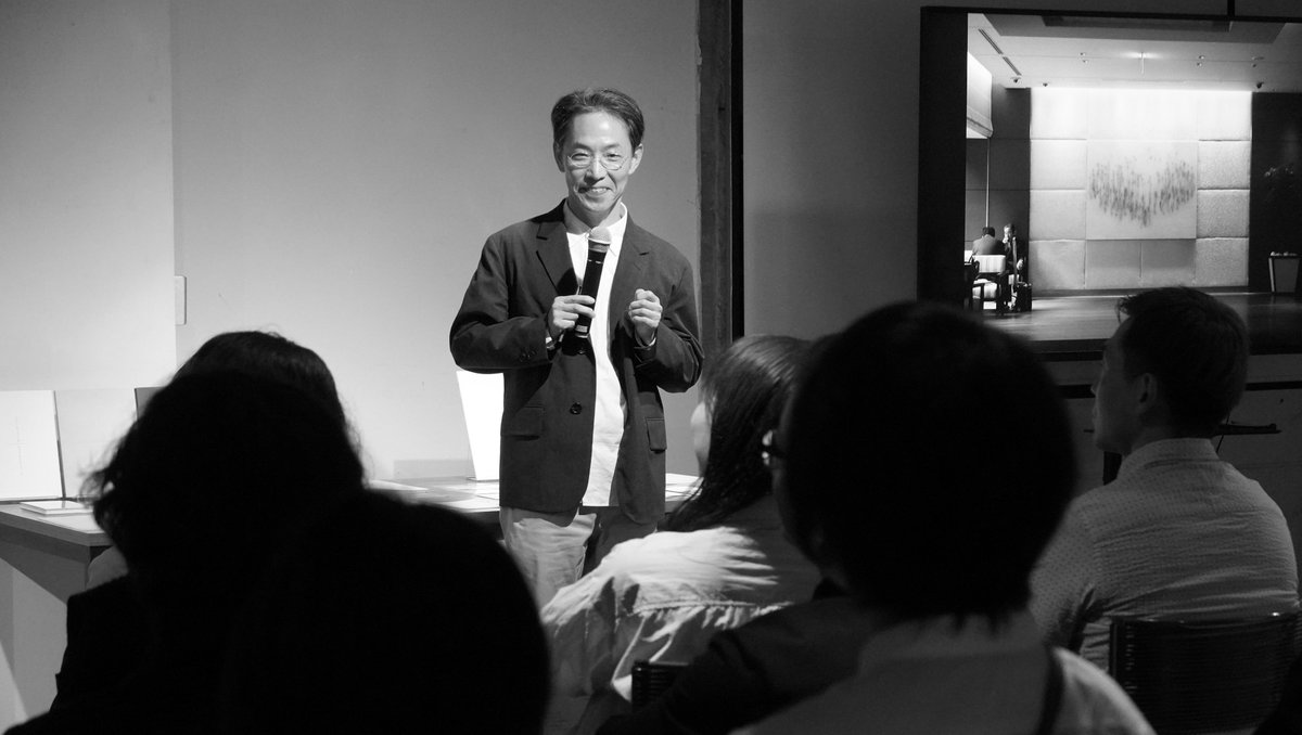 DesalonKyoto's tweet photo. 先週末（11月1日）に開催したDesalon Kyoto vol.040の様子をWEBサイトにて公開しました。

今回は、GKグラフィックス代表取締役社長 木村雅彦氏をお迎えして、GK京都の大会議室で開催しました。第一部の講演「デザインにおける部分と全体」は、デザイナーだけでなく、あらゆる業界・職種にも通じるお話しでした。

ゲストの木村さん、またご参加頂いた皆さん、会場をお借りしたGK京都の皆さん、本当にありがとうございました。

2時間という枠でしたので、デザインの深淵を覗く程度で終わってしまいましたが、パート２も考えていますのでご期待ください。

https://t.co/QLHUJO0zQV 
 #desalonkyoto #40回目 #木村雅彦 #GKグラフィックス #GK京都 #Design