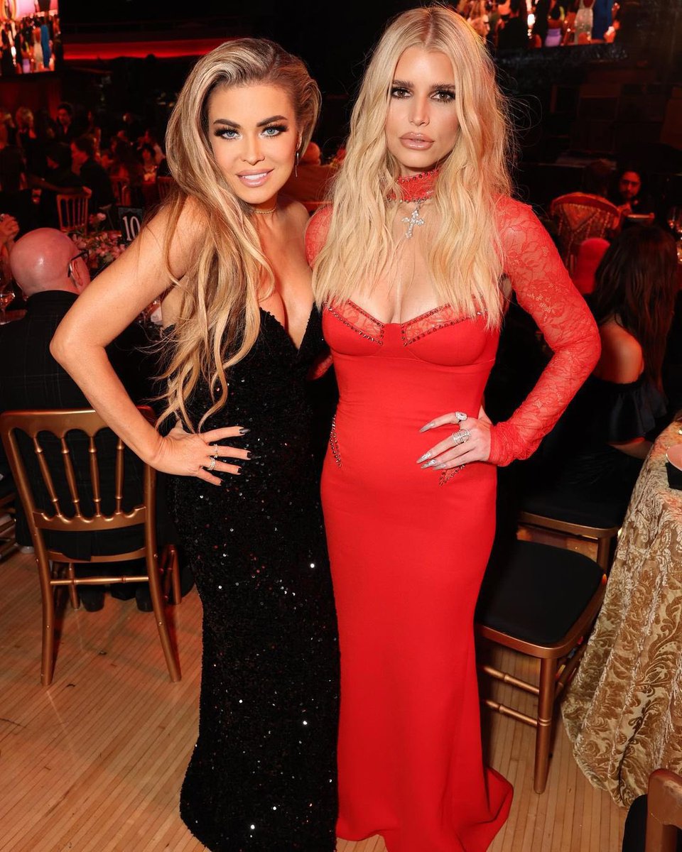 MarMadVic's tweet photo. #Twoaday goddesses of the hour: strange bedfellows edition.  (1) goddesses Lainey Wilson and Sydney Sweeney. (2) Paris Hilton and @carmenelectra , (3) Carmen and Jessica Simpson and (4) Carmen and JWoww!🔥😍🥵😈 https://t.co/f0DbE41zk5