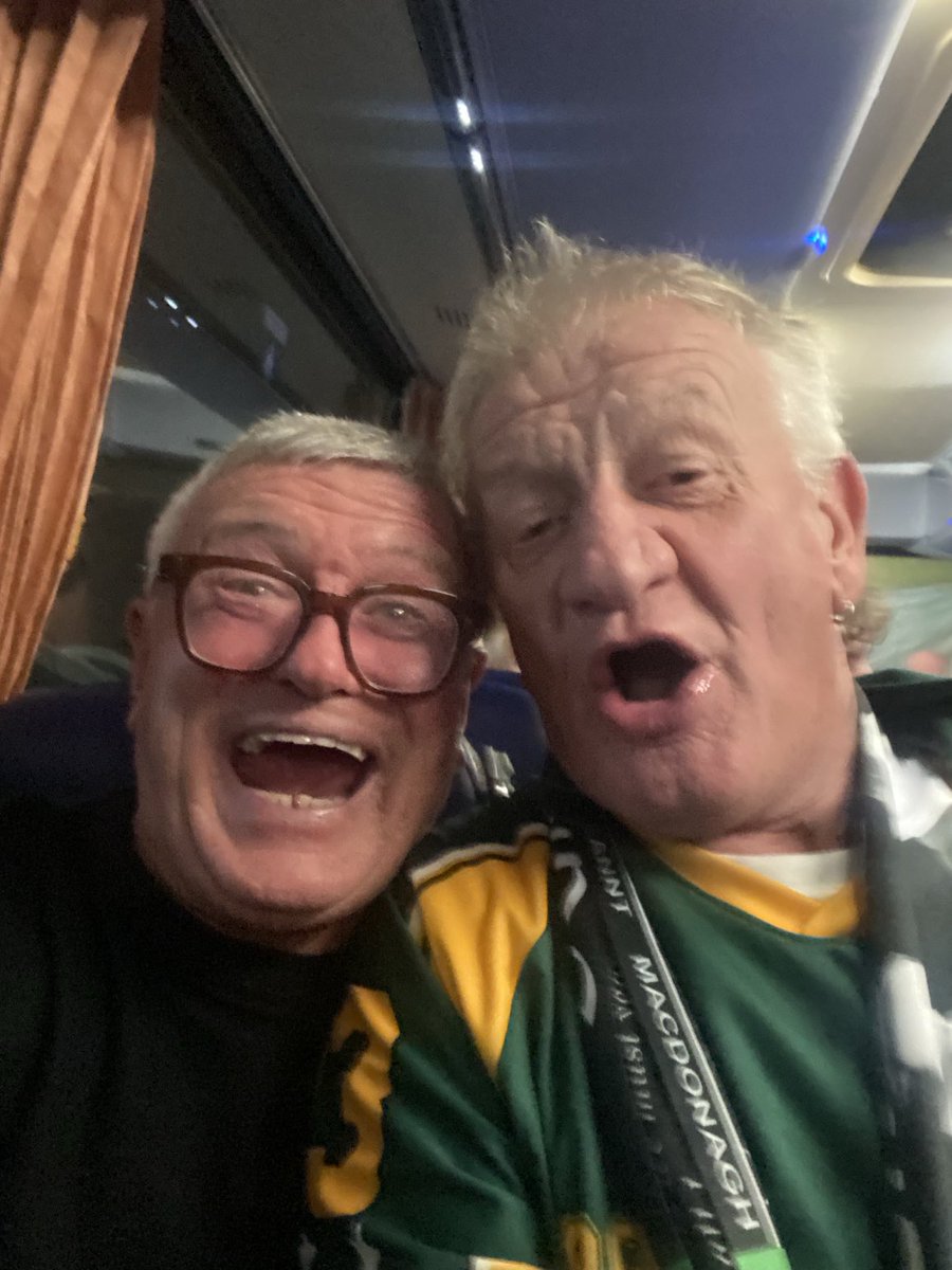 dacardle's tweet photo. We’re Having A Ball In The ⁦@ChampionsLeague⁩ 
⁦@Blackpool_CSC⁩ #CelticFC #CELRBL 🍀🍀🍀 https://t.co/5d9Jz0MqJk