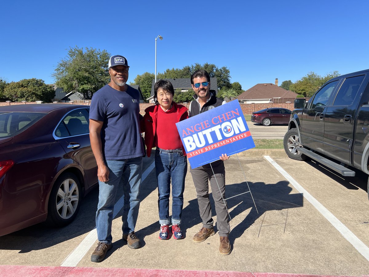 AngieChenButton's tweet photo. Polls are open for two more hours. As long as you are in line by 7 PM, you can #vote! #TeamButton https://t.co/XL8qdtkMLp