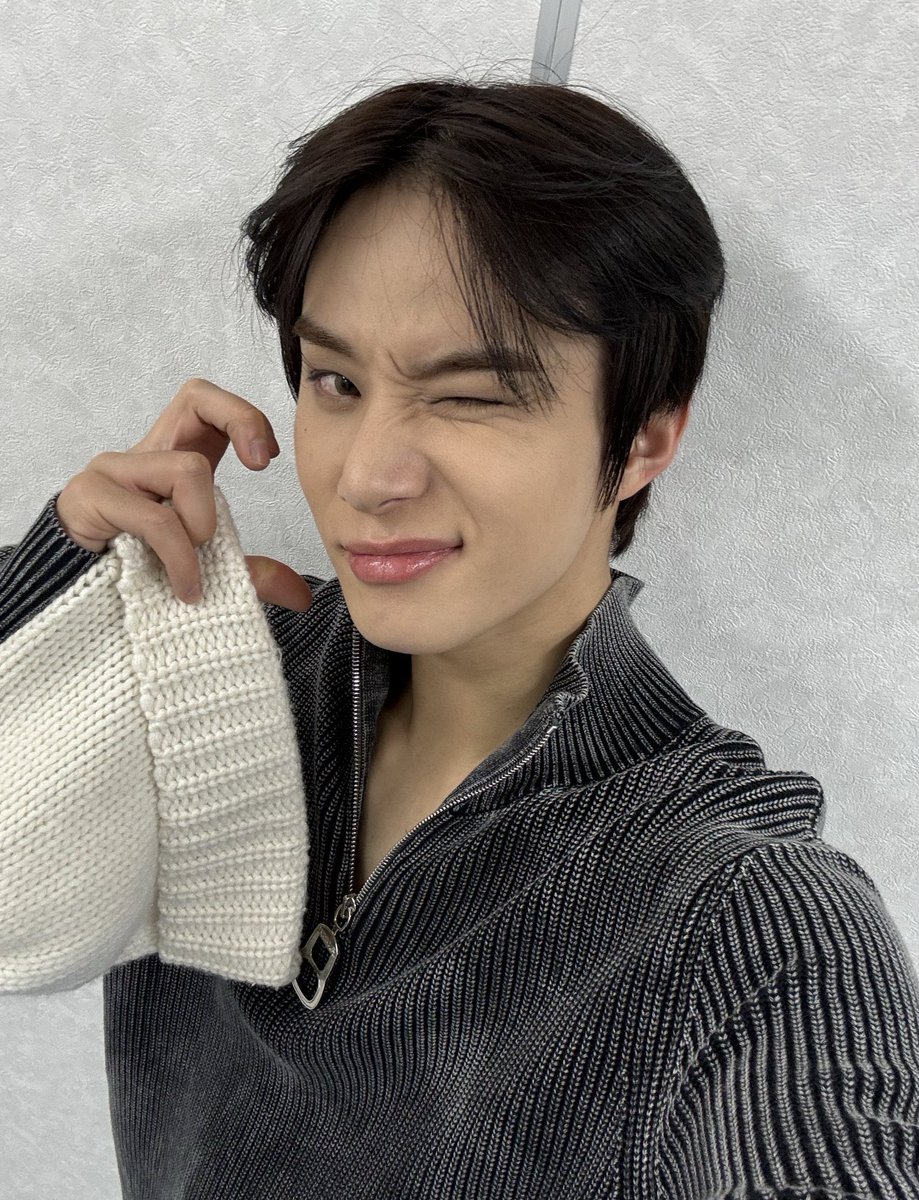 jungwoo (@kjwhive) on Twitter photo 
