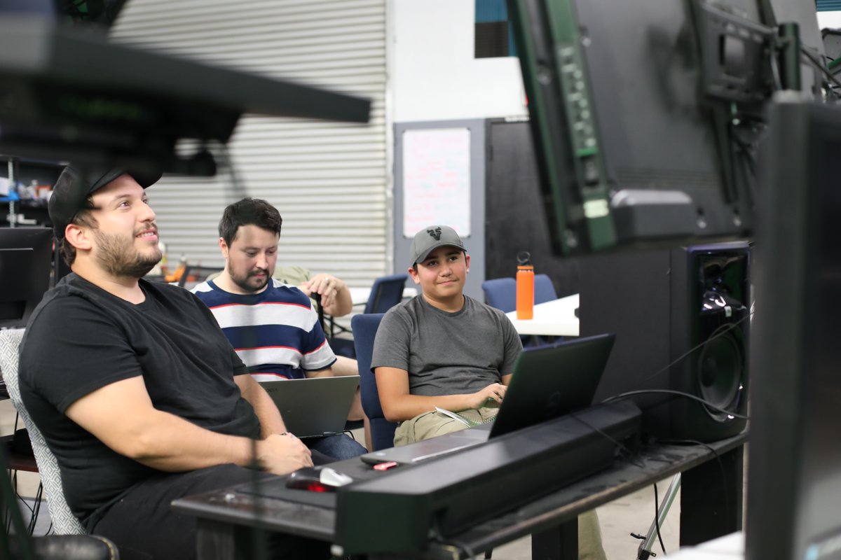 JDSCreative's tweet photo. Capturing the magic of our filmmaking class in action!  🎥 🎬 https://t.co/DoCYJ8t2Uz