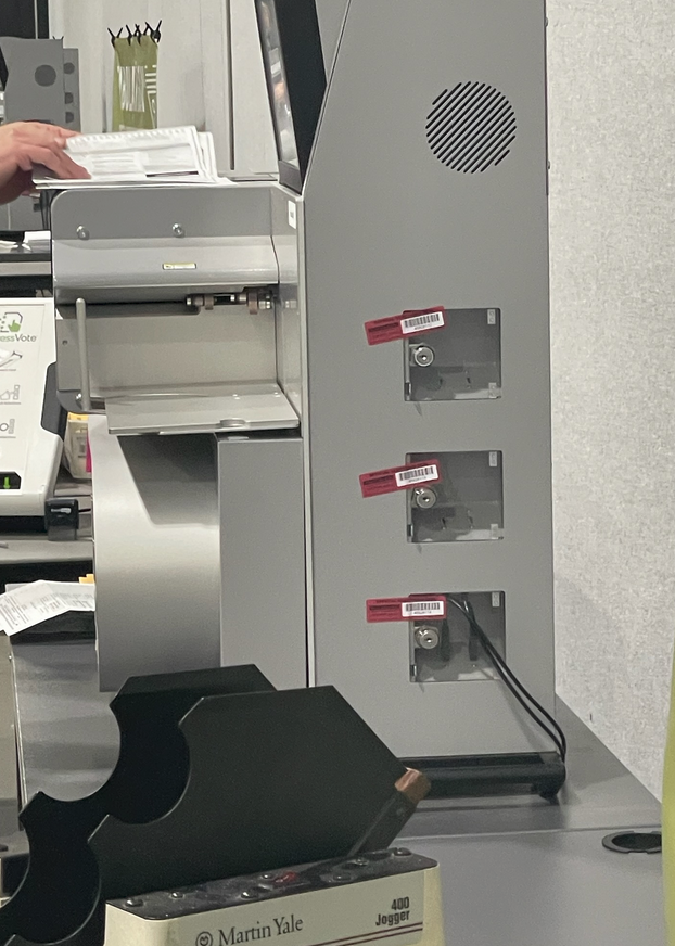 ThomasPaineBand's tweet image. 🚨 Election officials in Milwaukee have found broken security stickers on all 13 tabulators at the Central Count location!!!

ELECTION INTEGRITY IN QUESTION AGAIN!

In a stunning repeat of 2020&apos;s election drama, Milwaukee&apos;s Central Count has hit a major snag. All 13 tabulators…