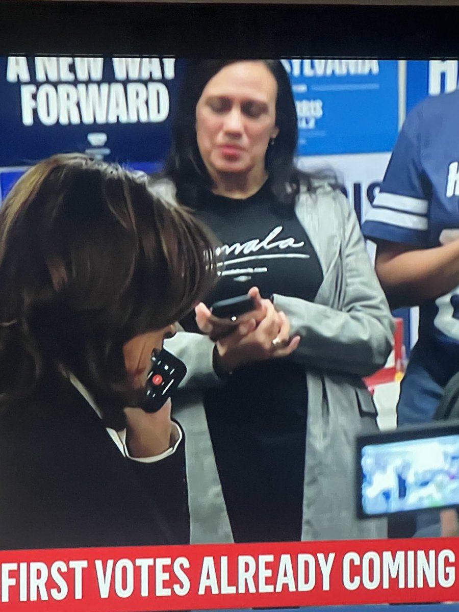 Here’s a screen shot and she is clearly on phone. With your ear up to it it’s easy to switch apps.