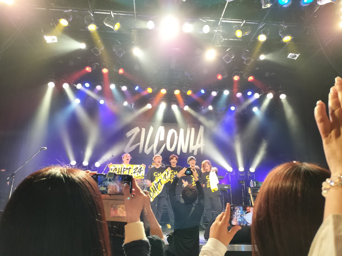 komehokanhakase's tweet image. 5日はコチラに。
ZILCONIAワンマンライブ！
言いたいことが多すぎて一言ではうまく言えないけど本当にいいライブでした✨️
最初の映像から泣😭
続けてくれて本当に感謝しかないです。
これからも楽しみにしていますよー！
#ZILCONIA
#Chapter24