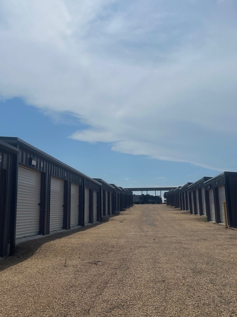 OvillaStorage's tweet image. 🍂 November = Declutter Time 🍂

Let’s start the month off right! Clear your space and your mind by storing extra items in our secure units. 🧹✨

📞 Call 469-820-9193 to get started.

#NovemberOrganizing #ClutterFreeHome #StorageSolutions #DeclutterYourLife