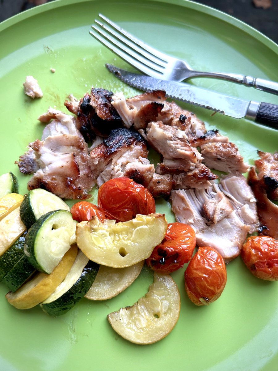 _goldengrams's tweet photo. @nosoupforgeorge I grilled some chicken thighs, zucchini and grape tomatoes. https://t.co/xPddri0Uuz