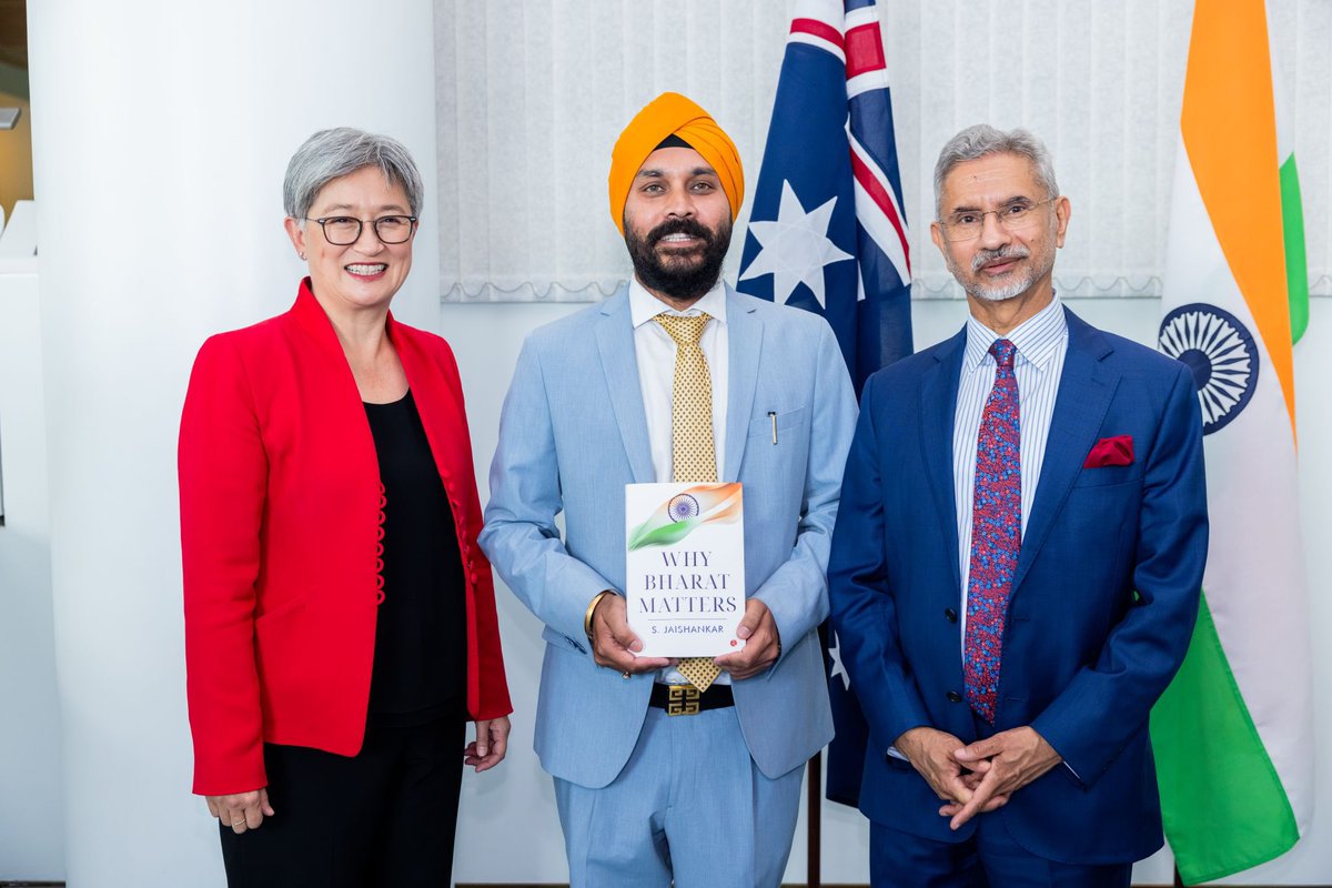 A privilege to meet <a href="/DrSJaishankar/">Dr. S. Jaishankar</a> , and <a href="/SenatorWong/">Senator Penny Wong</a> discussing the evolving 🇮🇳🇦🇺 partnership. 
This partnership is built on shared values, regional security, and our mutual love for cricket, uniting us for a free, stable Indo-Pacific. Excited for a future of collaboration.