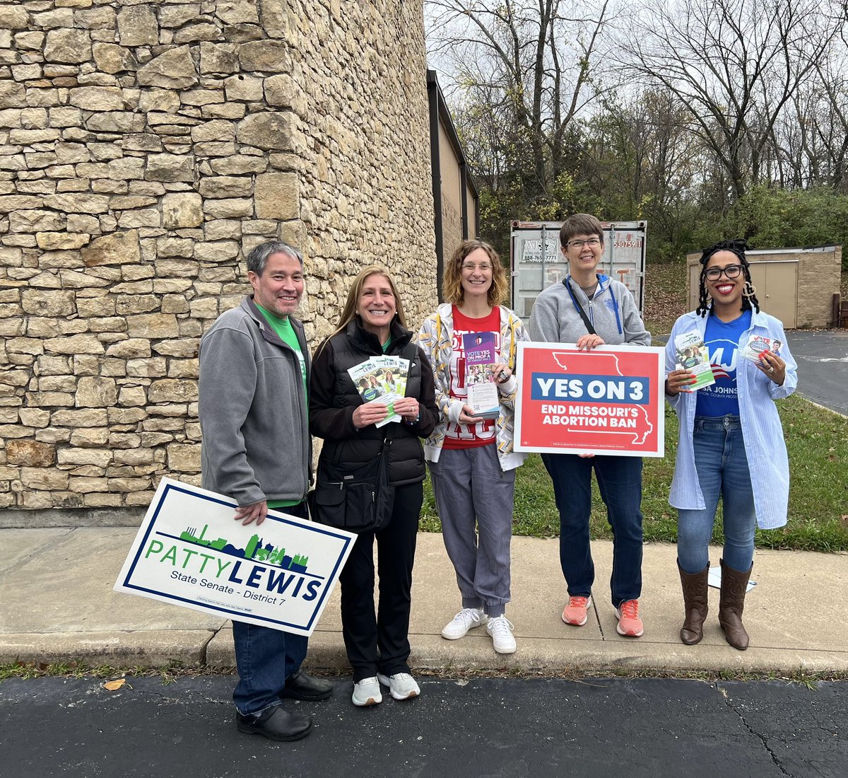 Patty4MO's tweet photo. The temperature is dropping but not the energy from voter! 🔥🔥Folks are excited to vote for women candidates & reproductive health care rights! It’s not too late to #Vote . #WeAreNotGoingBack #EndTheBanMO #VoteBlue #MOSen #MOLeg #Patty4MO #TeamPatty https://t.co/47QlzcXat6