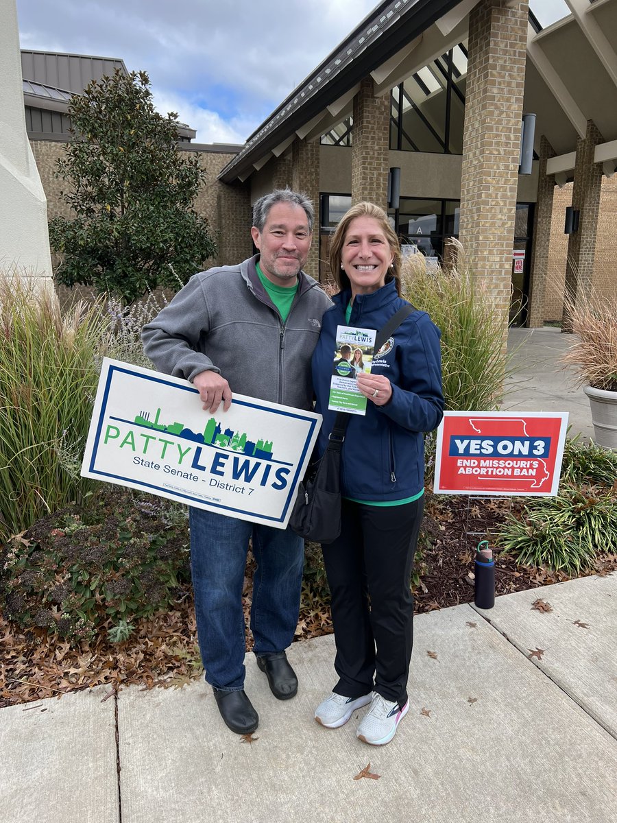 Patty4MO's tweet photo. The temperature is dropping but not the energy from voter! 🔥🔥Folks are excited to vote for women candidates & reproductive health care rights! It’s not too late to #Vote . #WeAreNotGoingBack #EndTheBanMO #VoteBlue #MOSen #MOLeg #Patty4MO #TeamPatty https://t.co/47QlzcXat6