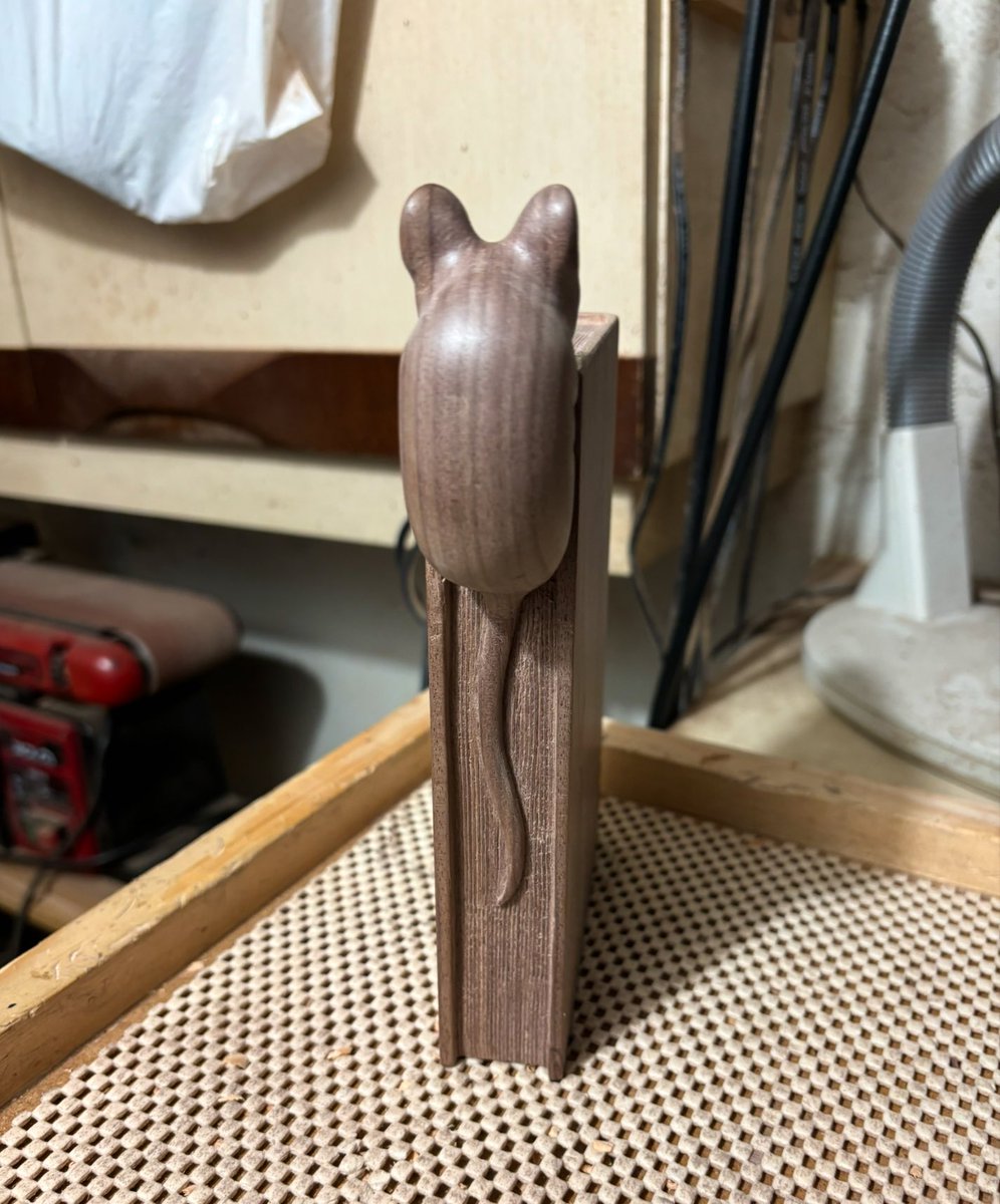 woodcarver_t's tweet image. A new book mouse carved in Walnut first pic basic sanding 2nd pic sanding complete pic’s 2 &amp;amp; 3 book wax polished &amp;amp; now complete