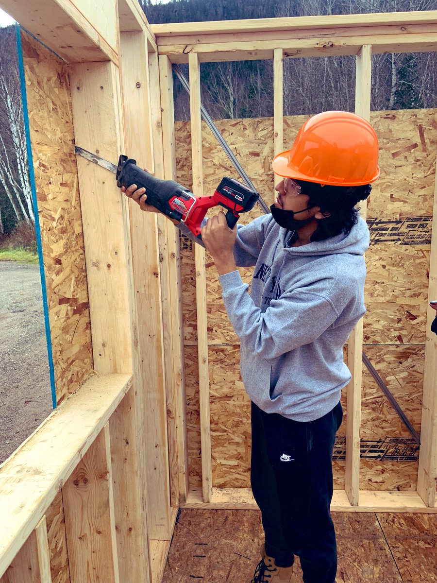 LisaMactbay's tweet photo. Amazing day watching our students awork hard to build a house! Their dedication, and commitment to giving back is truly inspiring. Big thanks to @MatawaFNM for their support in making this project possible! @SGDSBoard #housing #community #IndigenousSkilledTradesTrainingProgram https://t.co/LahLoyIreH