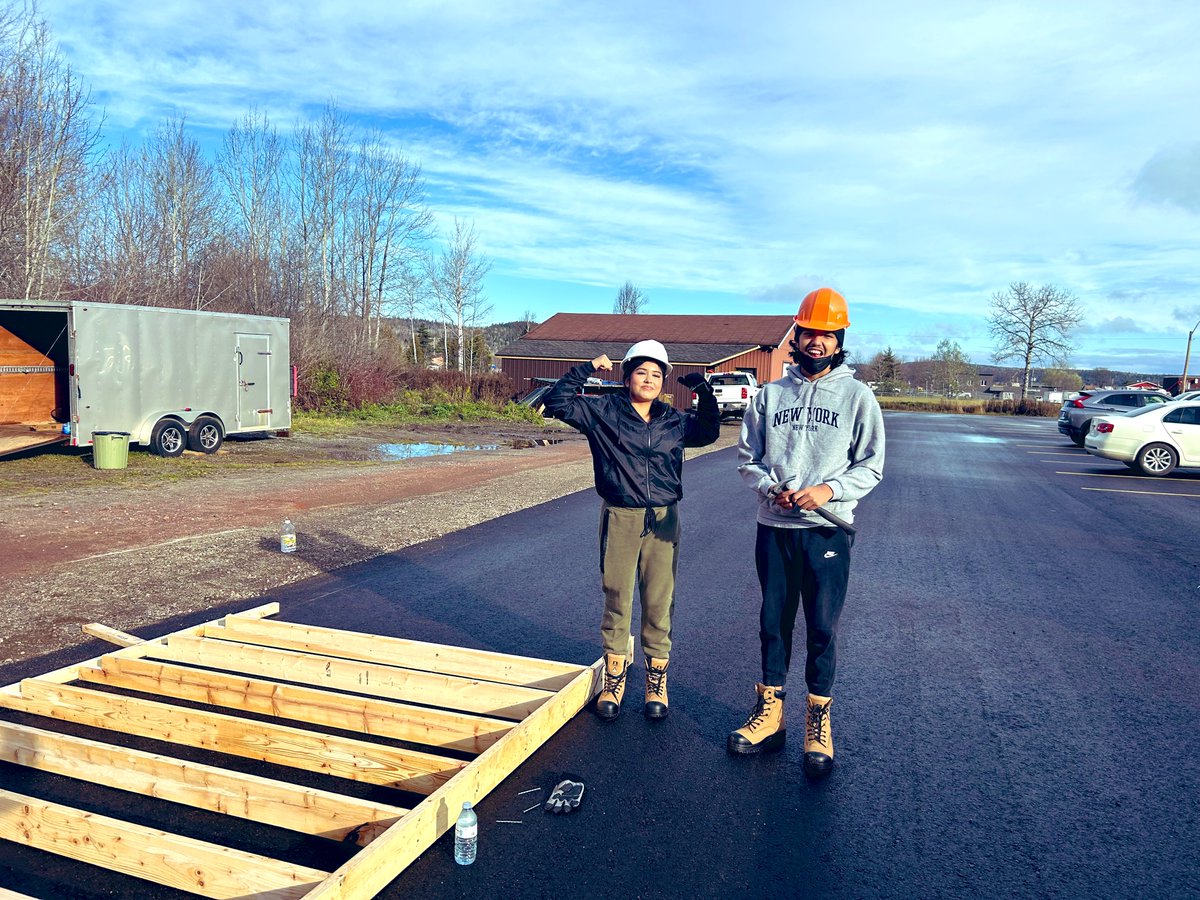 LisaMactbay's tweet photo. Amazing day watching our students awork hard to build a house! Their dedication, and commitment to giving back is truly inspiring. Big thanks to @MatawaFNM for their support in making this project possible! @SGDSBoard #housing #community #IndigenousSkilledTradesTrainingProgram https://t.co/LahLoyIreH