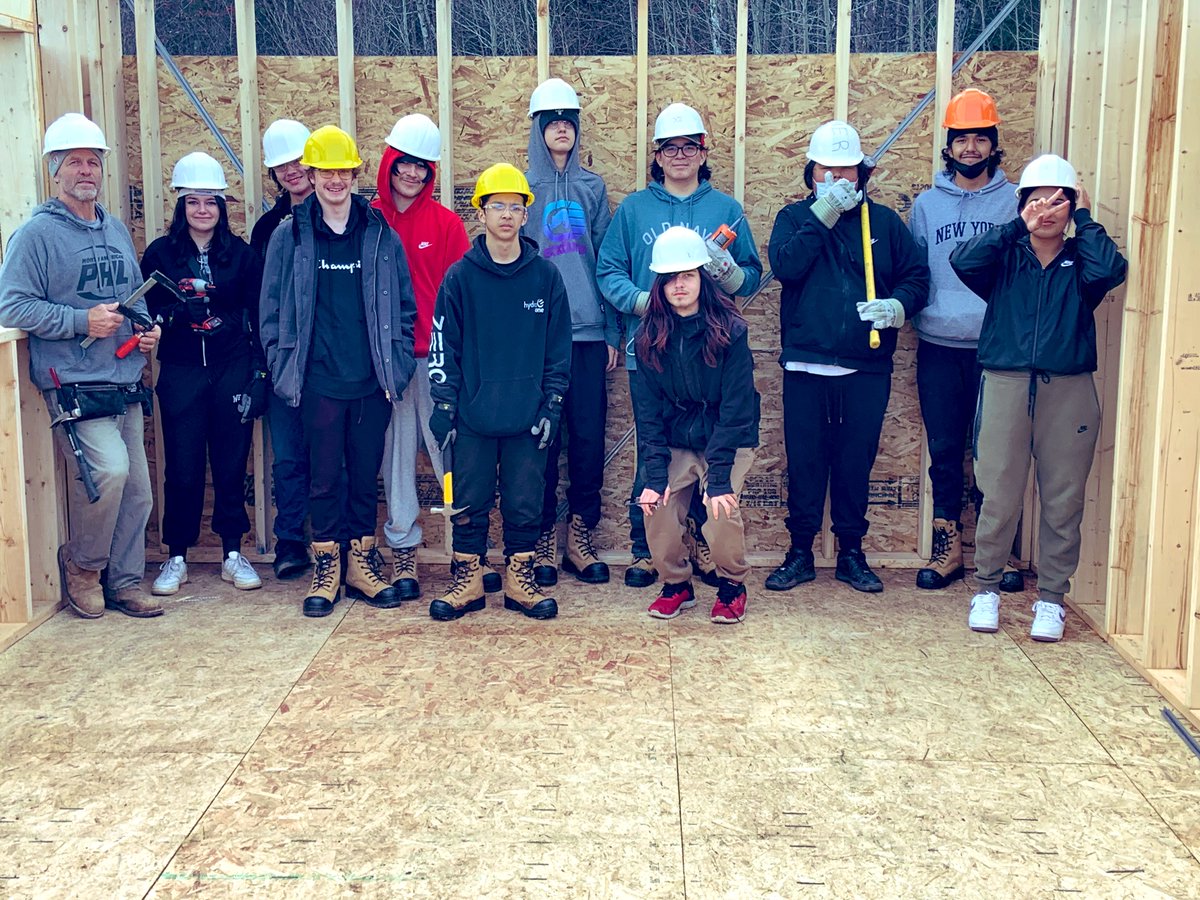 LisaMactbay's tweet photo. Amazing day watching our students awork hard to build a house! Their dedication, and commitment to giving back is truly inspiring. Big thanks to @MatawaFNM for their support in making this project possible! @SGDSBoard #housing #community #IndigenousSkilledTradesTrainingProgram https://t.co/LahLoyIreH