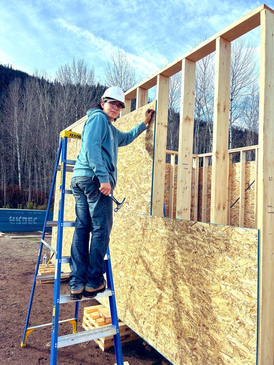 LisaMactbay's tweet photo. Amazing day watching our students awork hard to build a house! Their dedication, and commitment to giving back is truly inspiring. Big thanks to @MatawaFNM for their support in making this project possible! @SGDSBoard #housing #community #IndigenousSkilledTradesTrainingProgram https://t.co/LahLoyIreH