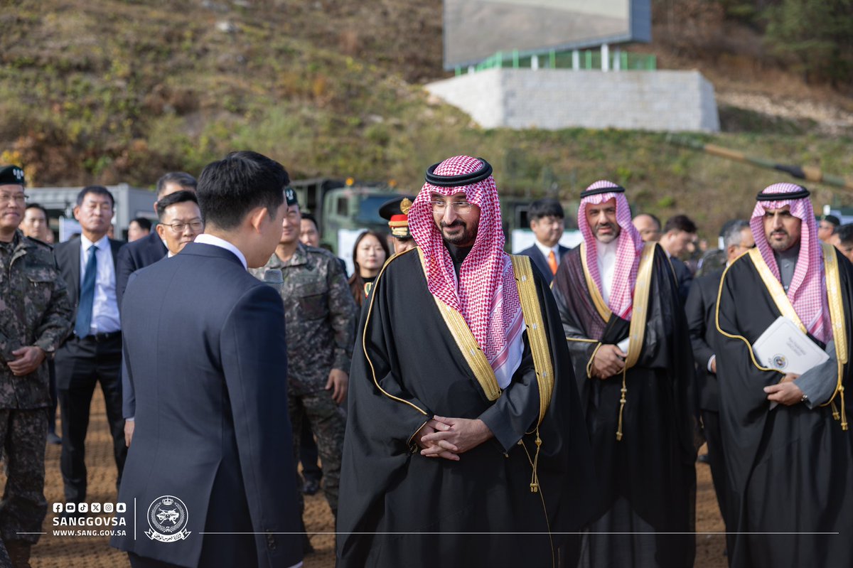 sanggovsa's tweet photo. بعد ذلك تجول سموه في المعرض المصاحب للعرض العسكري، حيث اطلع على الآليات والأنظمة المشاركة في العرض، وفرص التطوير المشترك.

#وزارة_الحرس_الوطني https://t.co/CIGoIWG1ak