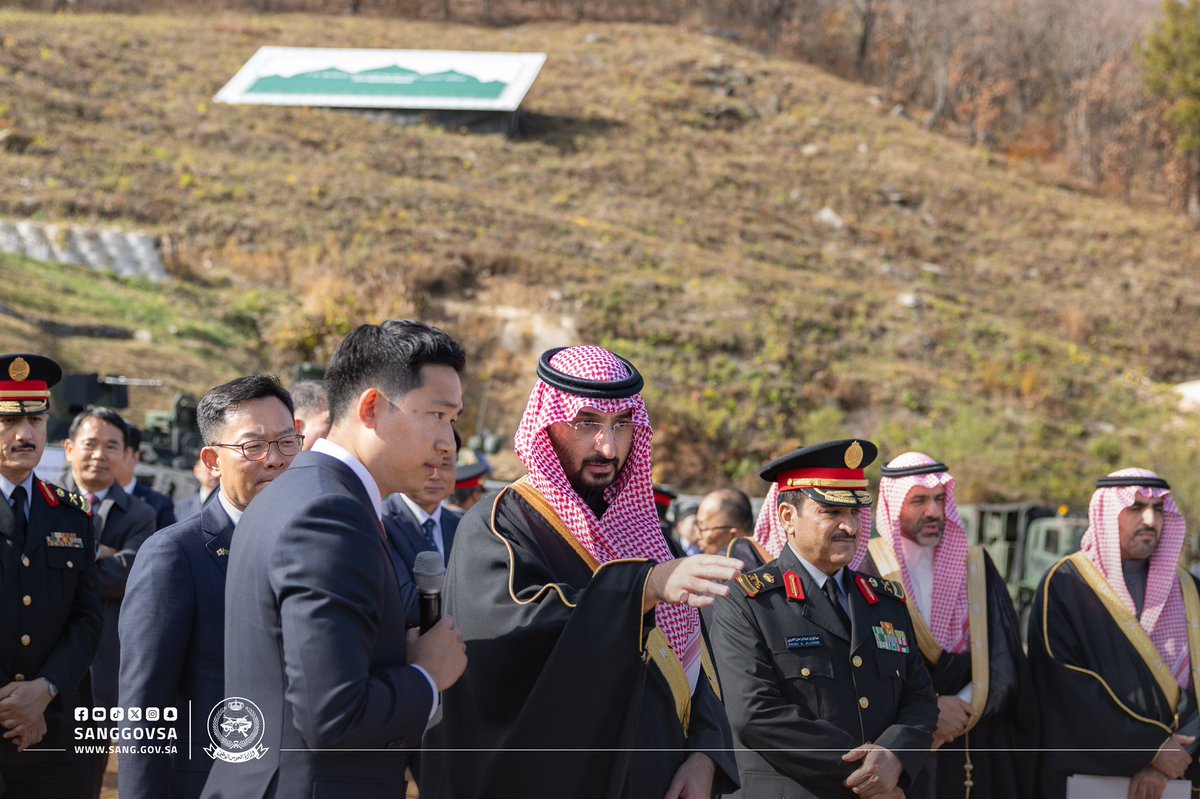 sanggovsa's tweet photo. بعد ذلك تجول سموه في المعرض المصاحب للعرض العسكري، حيث اطلع على الآليات والأنظمة المشاركة في العرض، وفرص التطوير المشترك.

#وزارة_الحرس_الوطني https://t.co/CIGoIWG1ak