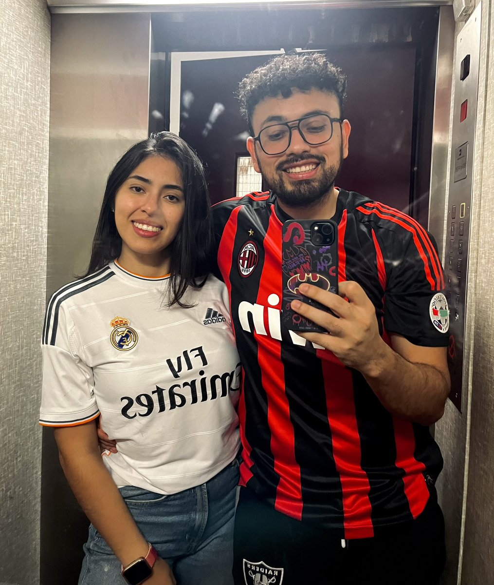 matcovel's tweet photo. No coincidimos con nuestros equipos, pero sí en el amor 🥰

Me tocó perder con Santa Fe. Hoy celebro triunfo en el Bernabéu con el Milan. Nos vamos con un empate @Wuok10 🫱🏽‍🫲🏾 https://t.co/YF0Lnjqu3m