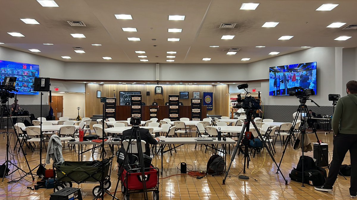 MEDIA GALORE as we wait for <a href="/LucasKunceMO/">Lucas Kunce</a> to arrive with his supporters for his watchparty at the <a href="/IBEWLocal124/">IBEW Local 124</a>.

Kunce, the #Democratic candidate is hoping to unseat #Republican incumbent, Josh Hawley for the Missouri U.S Senate seat. 

For updates tune into <a href="/KCTV5/">KCTV5 News</a>