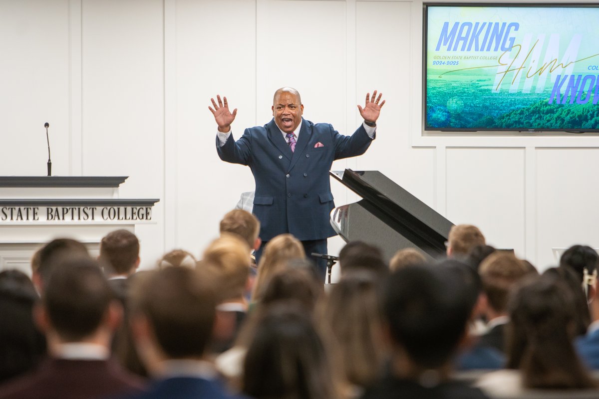 gsbc's tweet image. Chapel services at GSBC are always a special time! Today, we were blessed by the fiery preaching of Pastor Darren Robinson from Gospel Light Baptist Church in Carson City, NV. To view more photos, visit photos.gsbc.edu #GSBC4ME