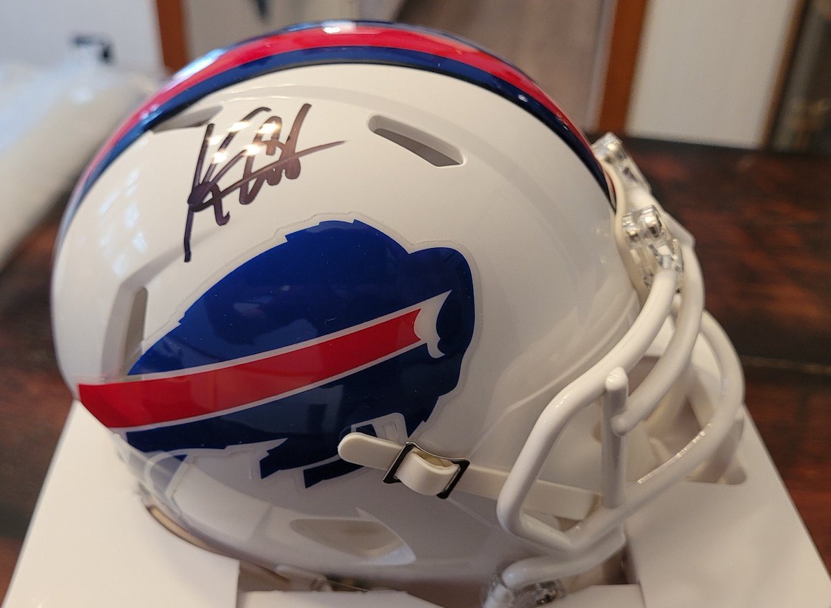 KrystleNoel1128's tweet image. 🚨🚨 Keon Mini Giveaway 🚨🚨

To enter to win this signed Keon Coleman mini:

- Retweet
- Follow me
- Follow @jimmyreu81 

Winner will be selected during the bye week on November 24th. Good luck! #BillsMafia