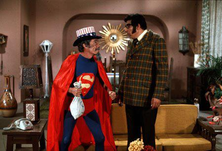 ChavesEChapolin's tweet photo. Ramón Valdés e Rubén Aguirre durante as gravações do episódio "Hospedaria sem estrelas" do Chapolin Colorado, em 1977. ❤️😍 #supersam #ramonvaldes #rubenaguirre #chapolincolorado #fotorara #bastidores #tbt #humor #comedia https://t.co/Imavljkm9T