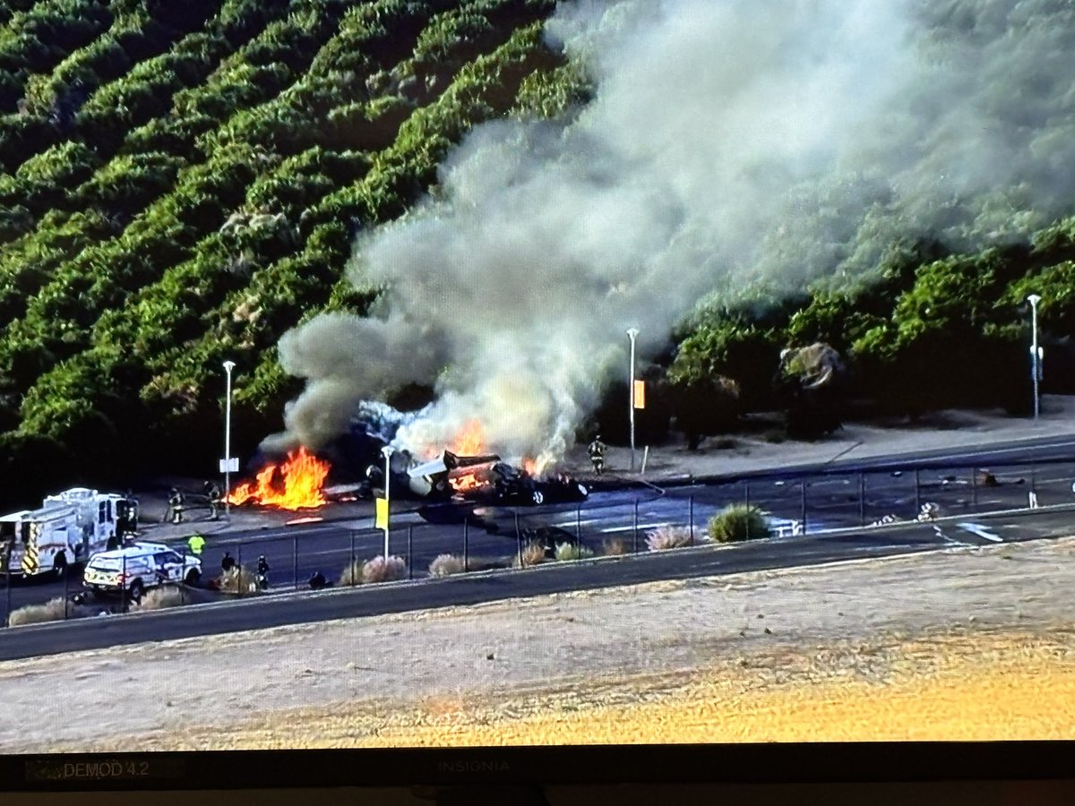 NicoleCritesTV's tweet photo. #breakingnews on election night— plane crashed into car near #falconfield  tune to #3tv #cbs5 #azfamily https://t.co/KNqVdQup4h