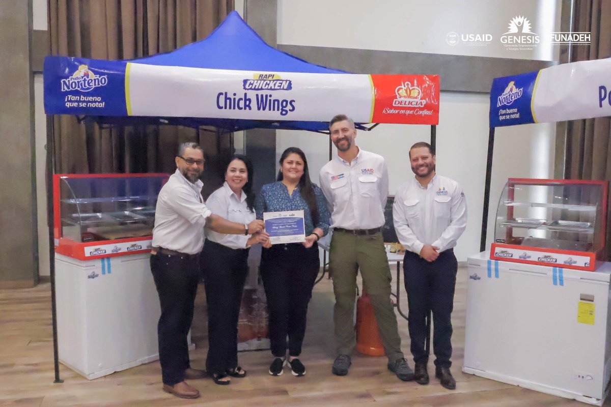 ¡Junto a Cargill de Honduras seguimos impulsando el espíritu emprendedor! 🙌🏻✨

15 mujeres culminaron con éxito el Taller de Gestión Empresarial y el Curso de Gastronomía de la Iniciativa Rapi Chicken, recibiendo un kit de emprendimiento para fortalecer sus negocios. 🙌🏻