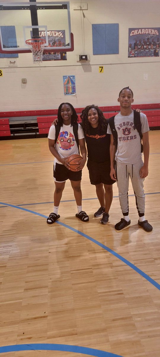 2_hoop's tweet photo. Look who came to get some training the morning!
Training notes: 
A) Perfect feet = 10 toes facing the basket b/f shooting
B) catch , sweep &amp; go lay-up
C) shot fake, 1 dribble, and kissed the ball off the glass https://t.co/VqEKbXIMnV