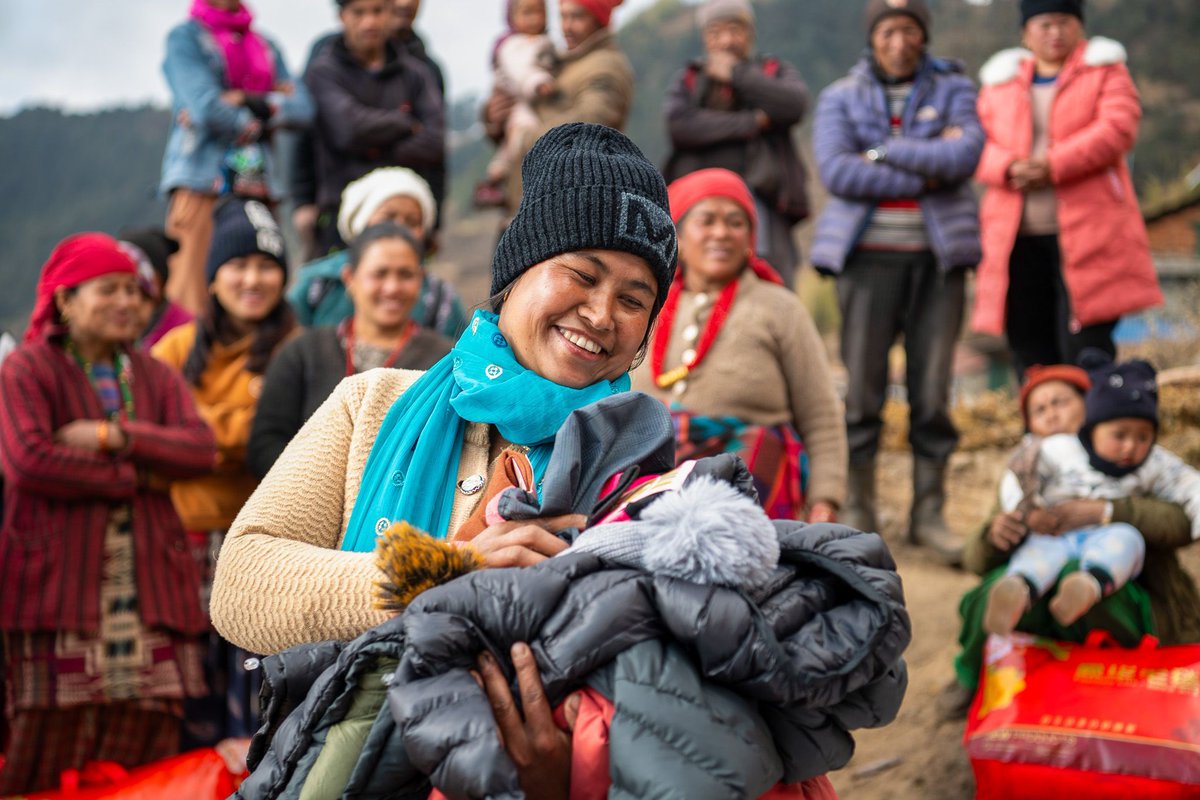 GFACA's tweet image. Our missionaries help in the extreme cold by giving out blankets and warm clothes to those in need, as well as sharing hope in Christ. 🧤

Please join us this month in praying for those who need blankets and winter clothing! 🙏

#winterclothes #blankets #prayer