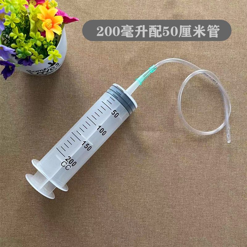 灌肠最怕两件事:
1:冷水灌肠，人体性神经系统在温度低时无法工作，别提还能有快感

2:花洒接软管 （耗时费力，安装拆解麻烦，清洗消毒费劲时间长了不想玩）

最好用的方法就是买一个200ml左右的针筒+软管搭配使用， 针筒别买大否则不好推，软管多买（一次用一根 用完直接扔不用洗，省时省力迅速）