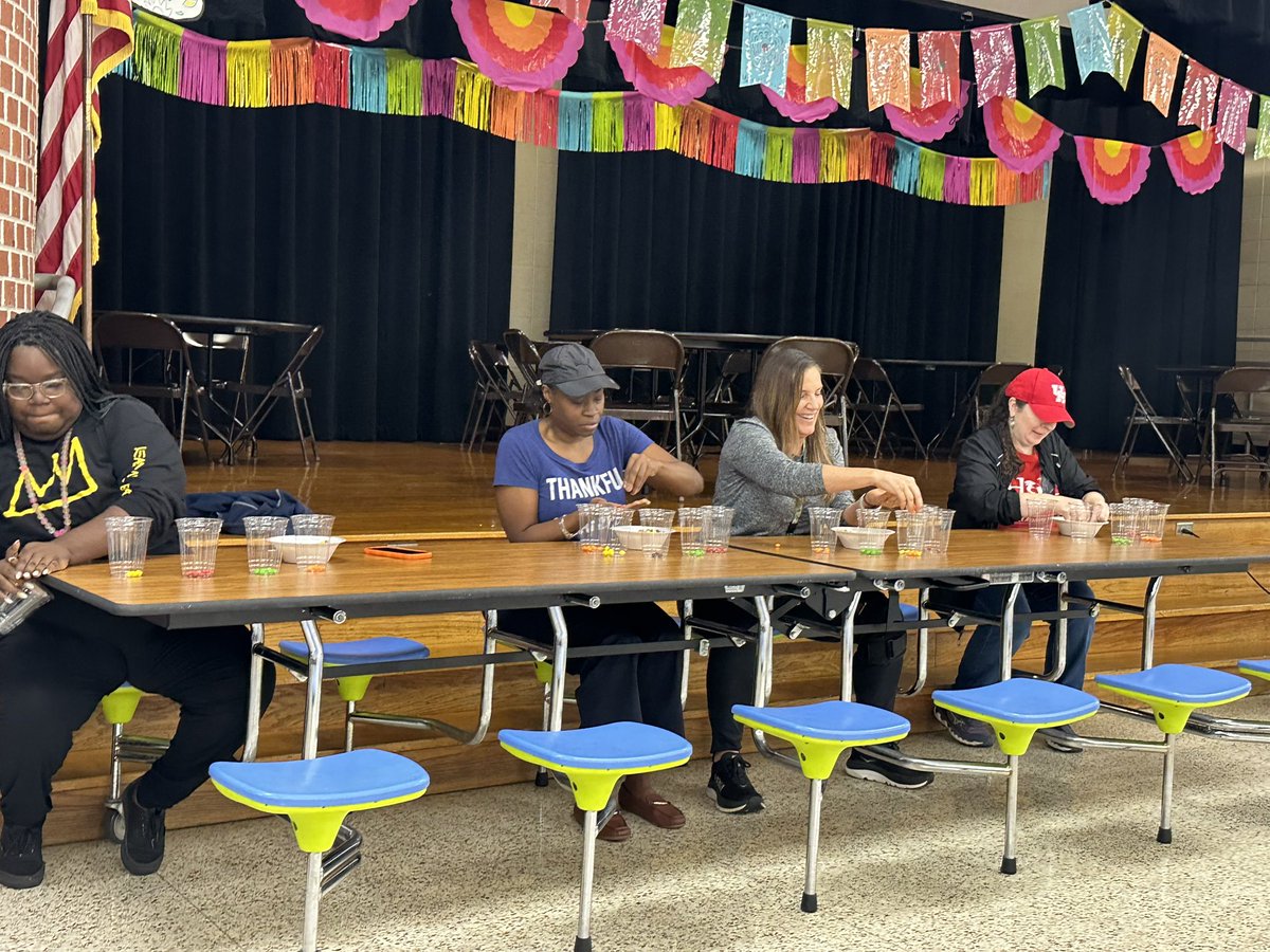 CarawayES_AISD's tweet image. 🎉 Great way to kick off our staff development day with some friendly House Game competitions! Team spirit, laughter, and a little bit of healthy competition to start the day right. Let’s keep the energy going! 💪 #TeamCaraway #StaffDevelopment #HouseGames