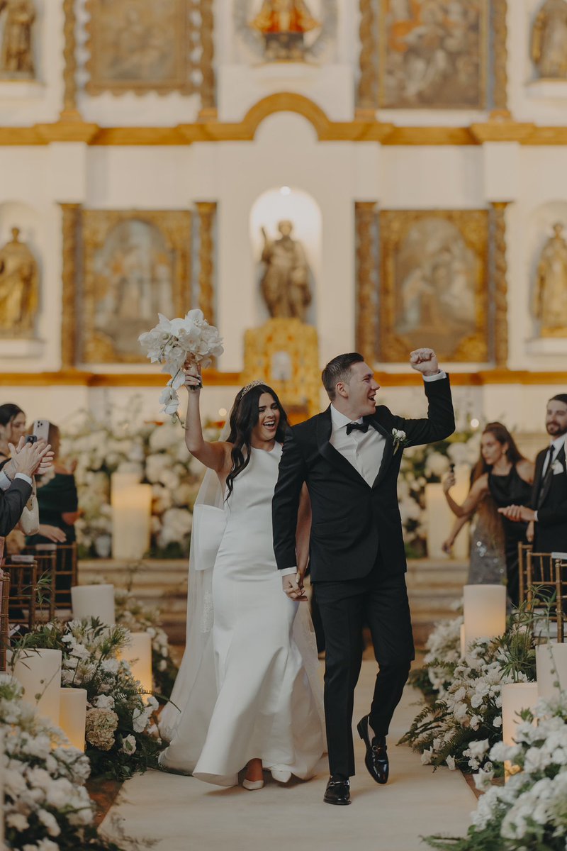 the_real_donnn's tweet photo. Best week of my life. I got married to my best friend and also got hired by one of my dream fire departments. Life lined up super fast for me and it’s all because the man upstairs. 🙏🙏 WERE COMING HOME https://t.co/eVGYYUg0By