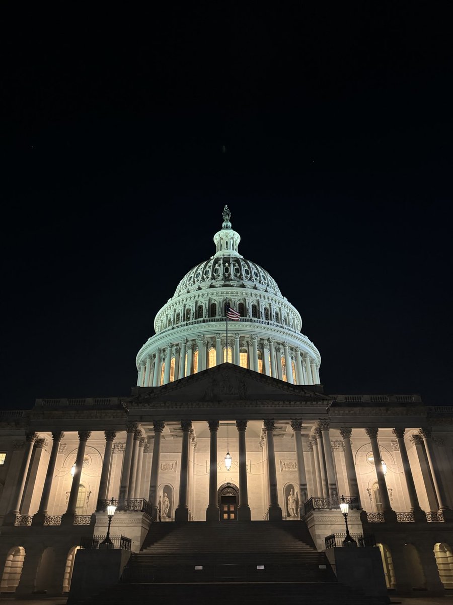 ChadPergram's tweet photo. The US Capitol on election night https://t.co/KjJ2JrB2DI