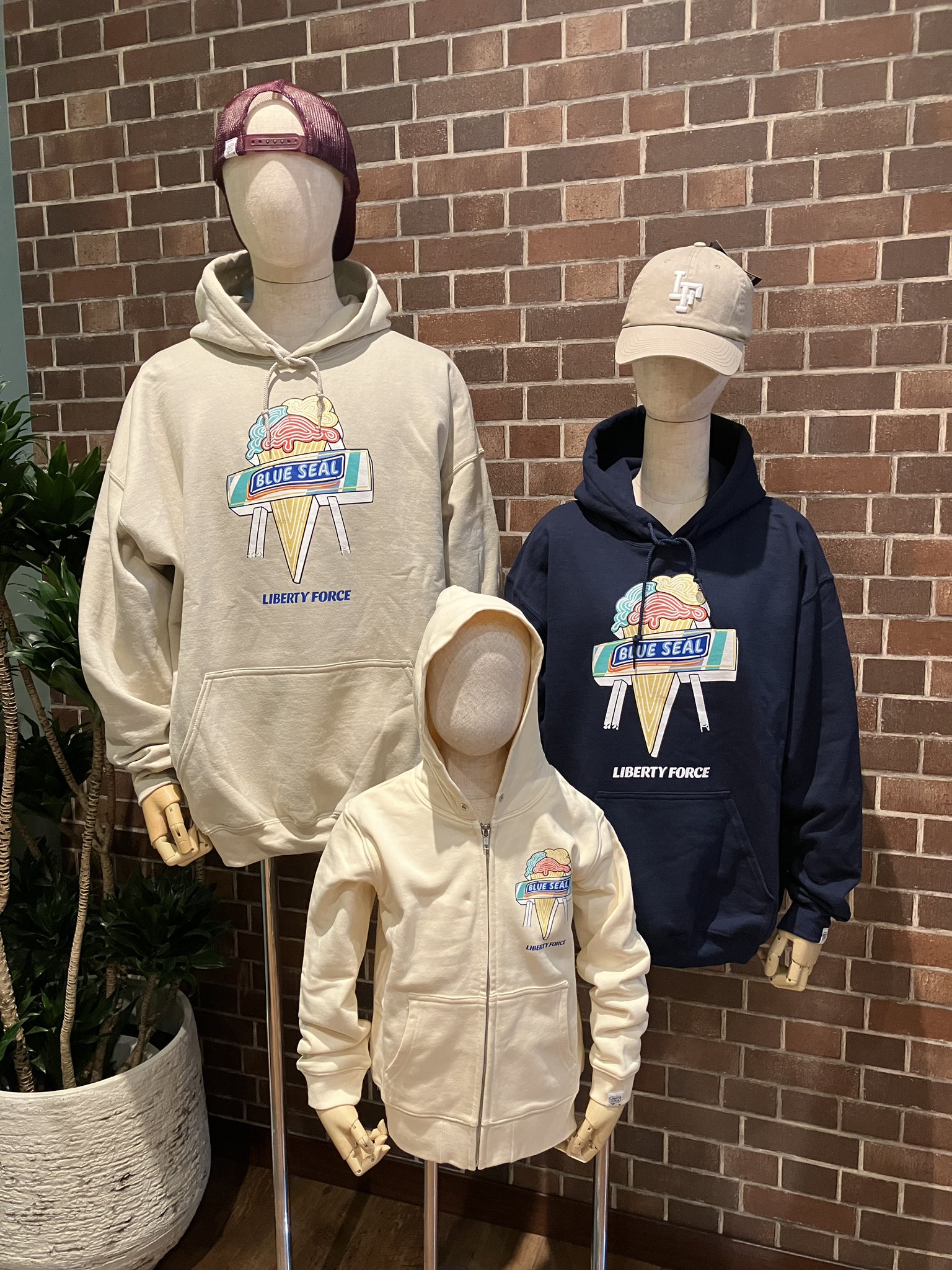ブルーシール　パーカー　　BLUE SEAL　限定品 BLUE SEAL ブルーシール パーカー 限定品 - メルカリ