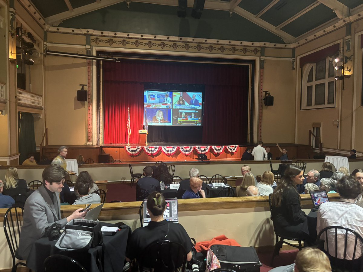 EricGravesKMBC's tweet photo. Spokesperson for @mccormickforgov says it’s too early to call the Indiana Governor race. She says they’re still voting in Lake, Allen and Vanderburgh counties. We’re told McCormick will speak when there’s been a “real call.”
@FOX59 @CBS4Indy https://t.co/RcGB2EIHPj