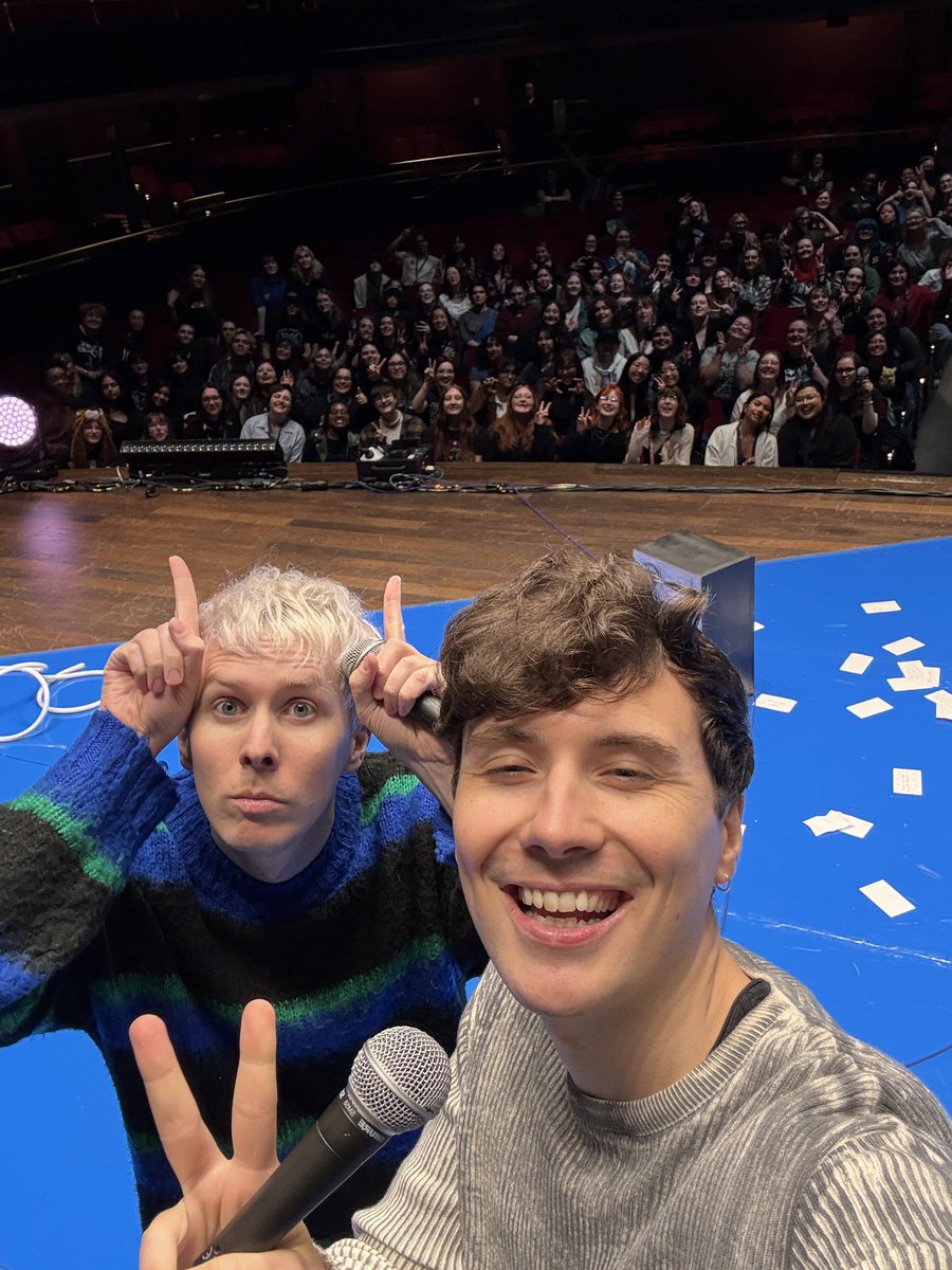 📺pre-show pics💙 tweet media