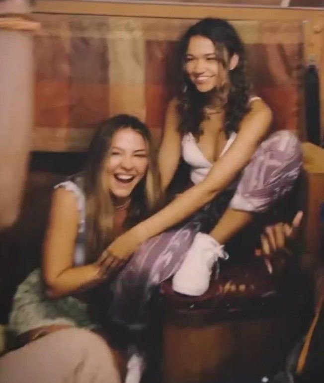 sacmron_'s tweet photo. minha kie, minha irmã, soulmate!
te ter é a certeza de que nunca vou estar só, somos uma pela outra, independente de qualquer coisa. 
te amo, te admiro, te protejo, te quero bem e feliz. sempre! conta comigo pra tudo, você é tão especial pra mim. 🩷 https://t.co/26jw24jM2X