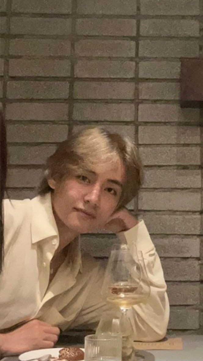 taehyung pics ✰ tweet media