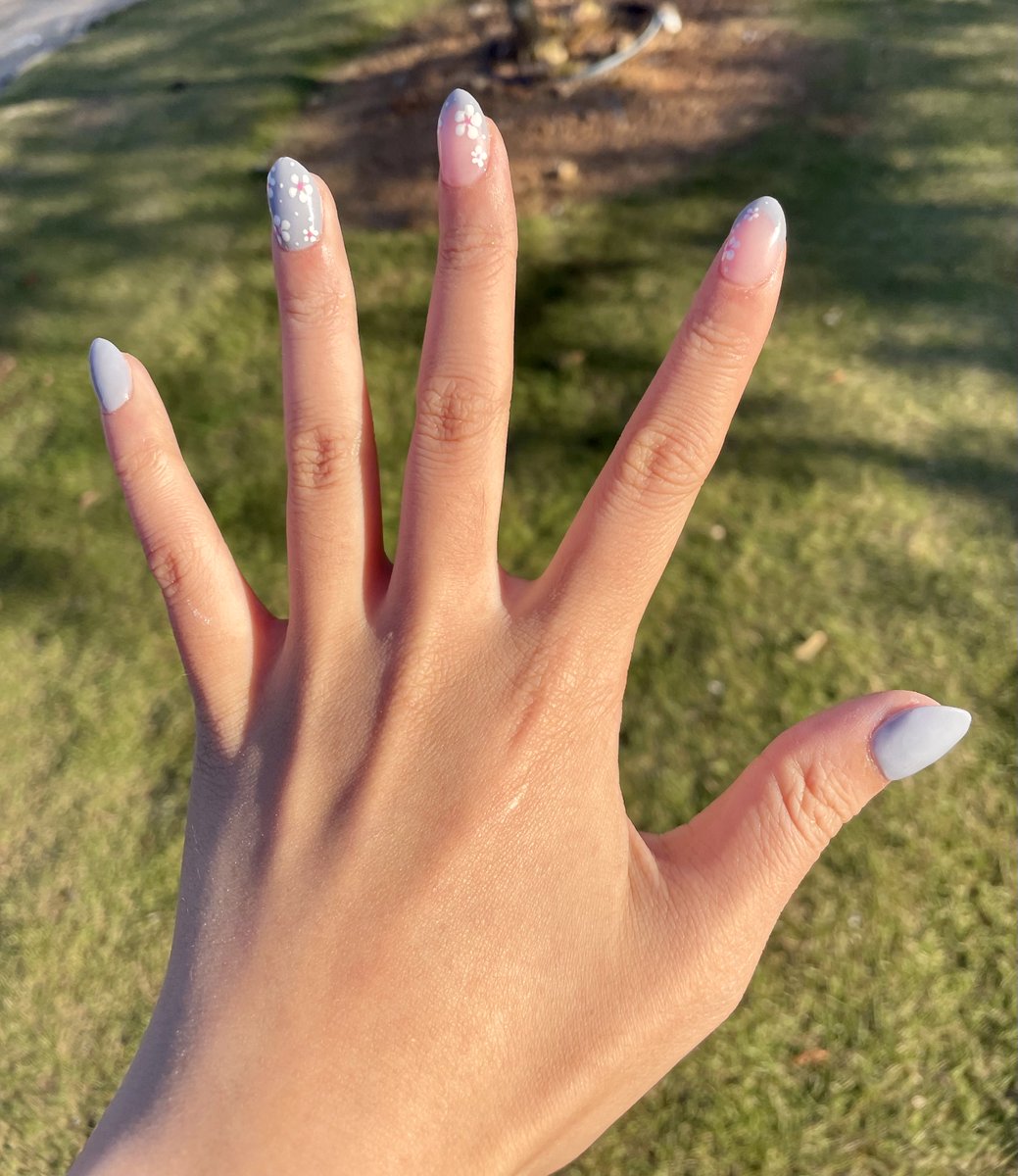 applelovemotion's tweet photo. @MillieParfait some of my favorite nail designs i ever had!!! and the lighting when i took these are chef’s kiss https://t.co/60fiK9ymJy
