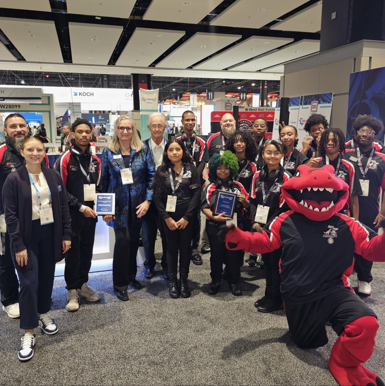 The Pack Team achieved a standout victory at the PACK EXPO at McCormick Place, winning both the Marketing and Sales categories, earning $2,500 in prize money. Their impressive performance caught the attention of multiple companies, leading to several job offers for our students.