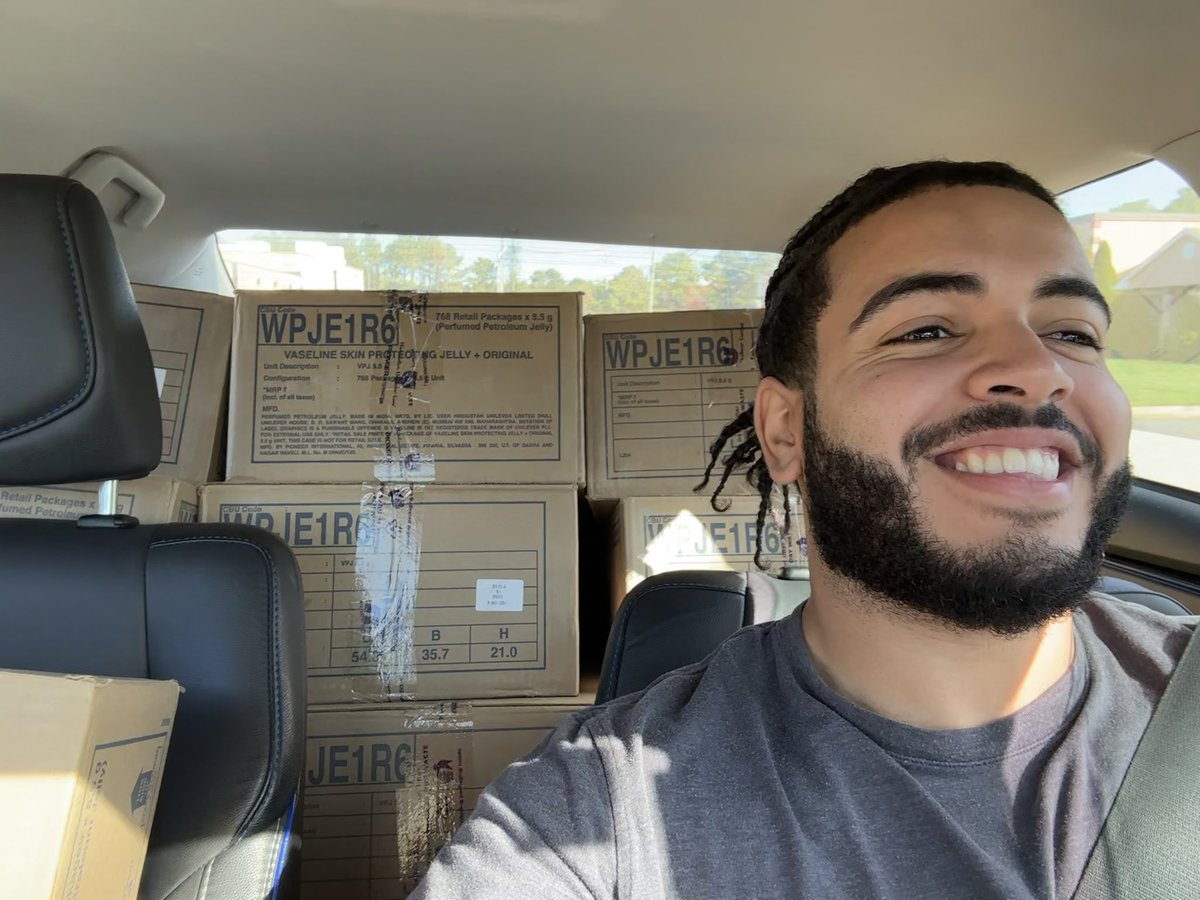 mo_ahmedFBA's tweet image. Day 5/90 @flips4miles !! Todays I replenished my only wholesale product and had to call my mom to help me bring home the pallet but this will probably be my last FBA shipment for the year and super dope watching the printer go like that!! Hoping my @Boxem 2D barcodes check me in…