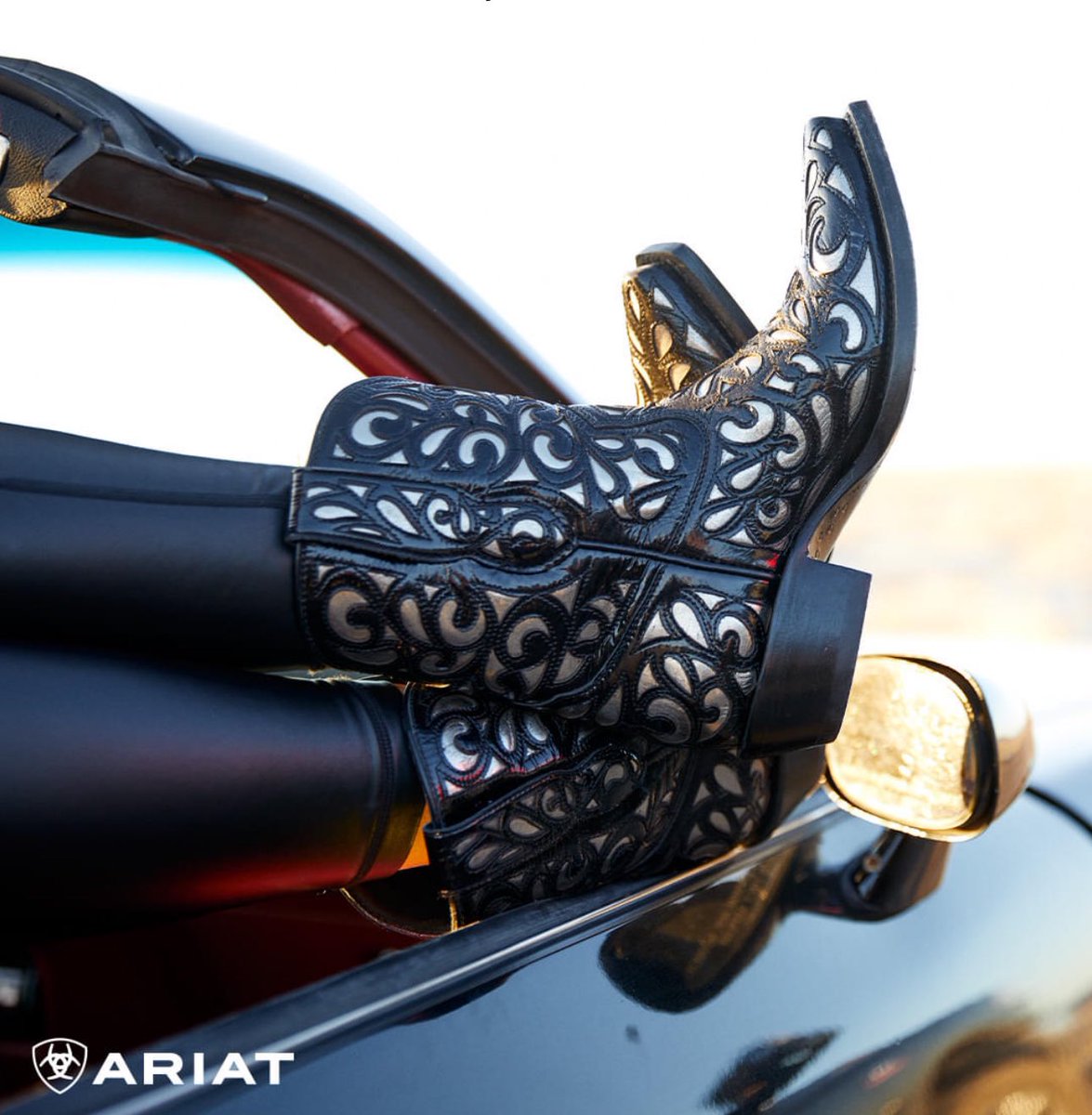 BLAKGOLDMINE's tweet image. Because my roots are country… 
I need these! 😍😍😍
#ariat