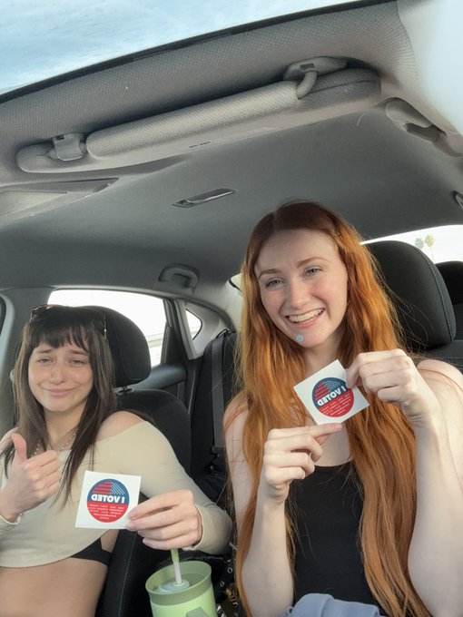 Watch Scarlet Skies's leaked NSFW photo on TwXstars