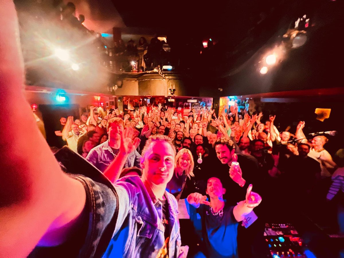 DUBLIN! What. A Night 🖤🇮🇪 Thank you for ramming <a href="/whelanslive/">Whelan's</a> on a Tuesday!