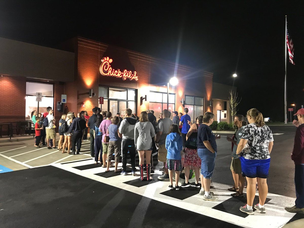 greg16676935420's tweet image. I am NOT leaving this line!!